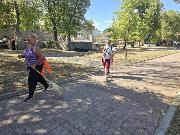 Продължават дейностите по облагородяване на черковния двор на храм „Св. Георги Победоносец“