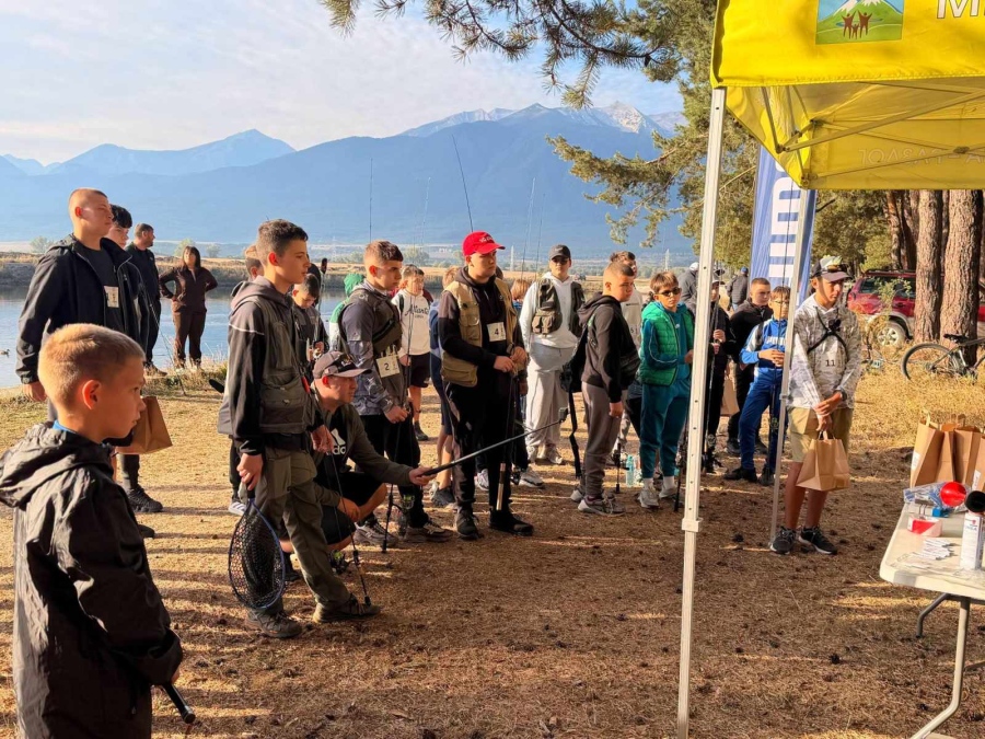 40 деца замениха телефоните с въдици в Разлог