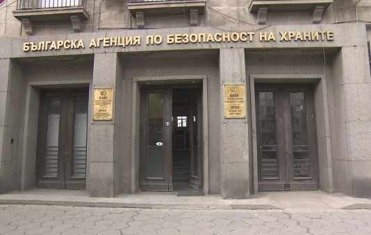НАП и БАБХ удариха склад в Кюстендил: Откриха хиляди продукти без български етикети
