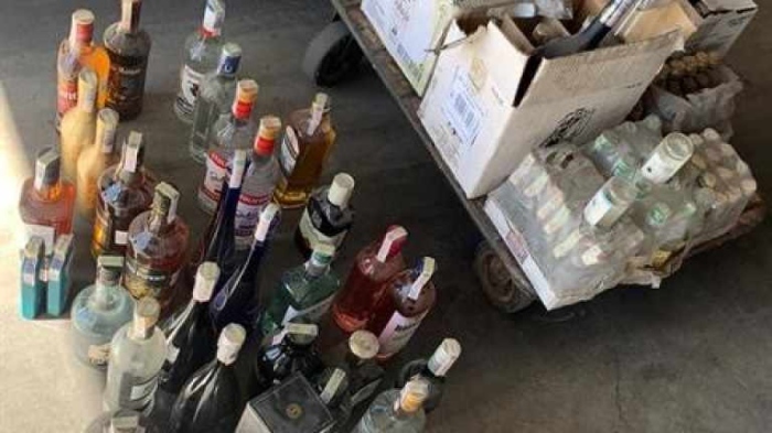Неочаквана находка в Кюстендил: цял гараж, пълен с алкохол със стари бандероли