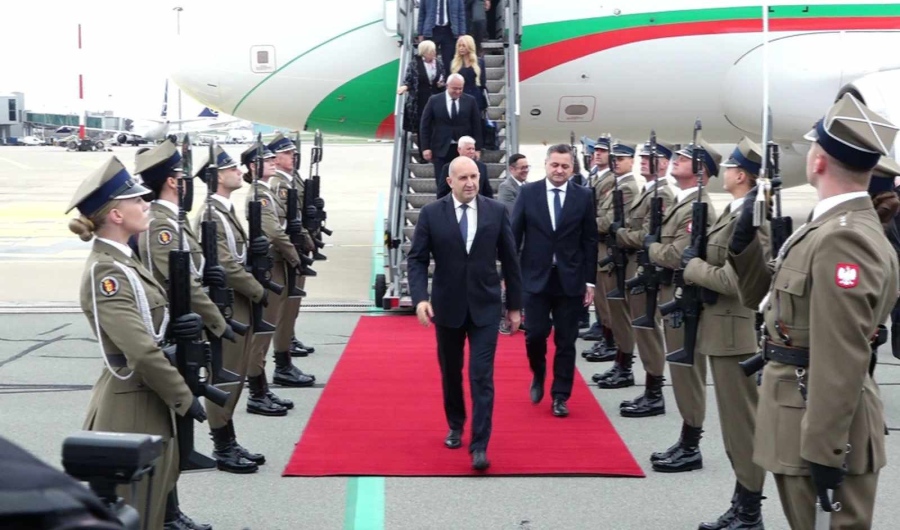 Румен Радев пристигна във Варшава за първата българска визита от 15 години