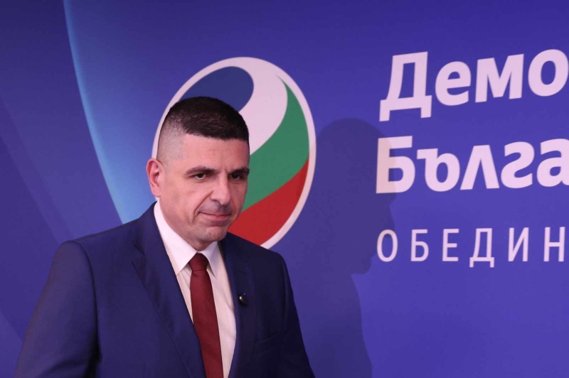 Мирчев срещу Йотова заради декларацията за Украйна: „Изплашила се е, че текстът е прекалено категоричен“
