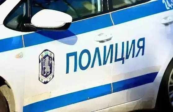 Наркотици, везни и пари иззеха при две акции на полицията в София, четирима са с белезници