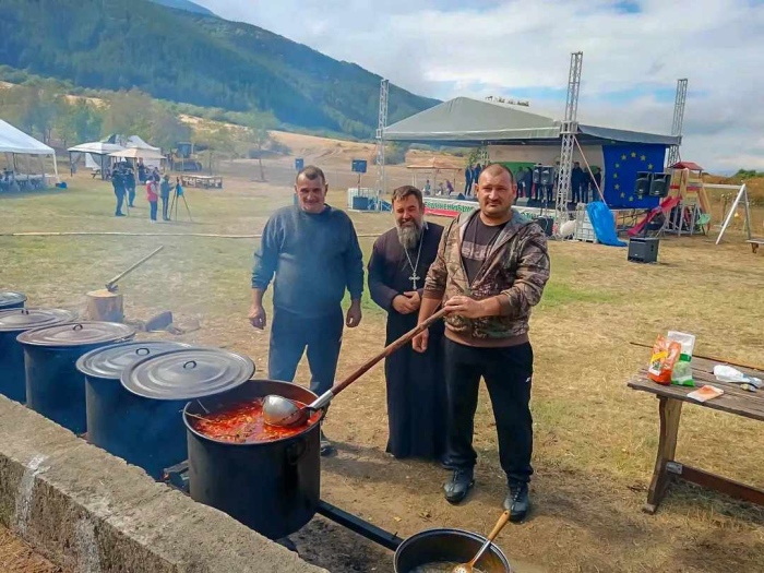 Сапарева баня събра фермери и производители на третото изложение \