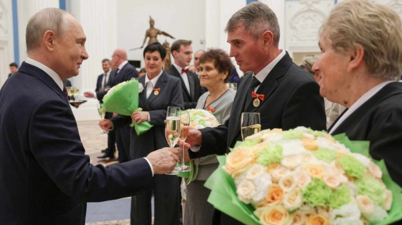 Путин на 74: Ким го нарече „най-скъп приятел“, а в Москва го поздравиха с флашмоб