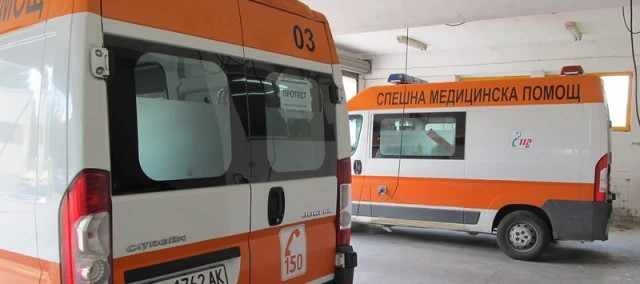 Жена заби нож в лицето на мъжа си в Сапарева баня, шиха го в спешното