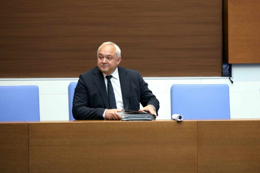 Демерджиев: 36 превода за над 5 млн. евро са платени от „Спектрум Еър“ за полетите на Пеевски