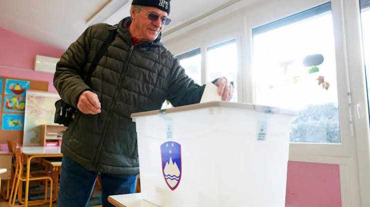 Словения гласува на четири референдума днес