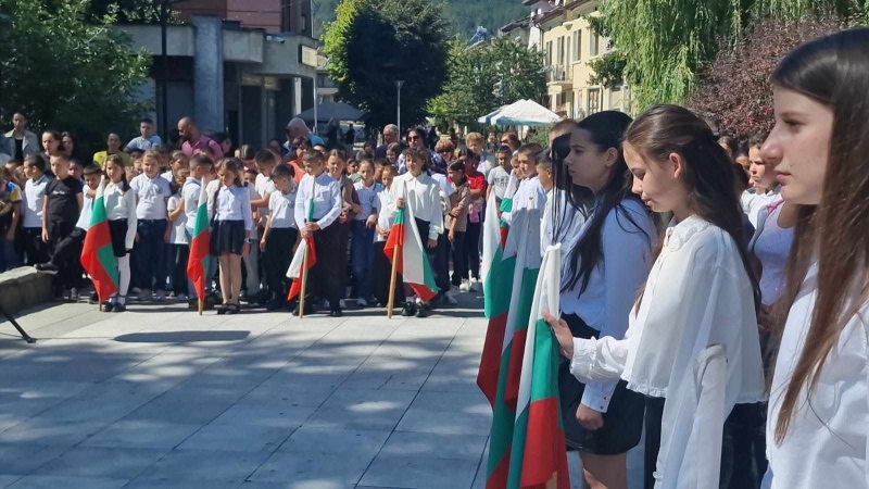 Белица се прекланя пред освободителите си на 19 октомври