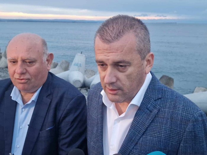 След сложна спасителна операция изтеглиха ударения от дронове кораб „Челси 3“ към Бургас