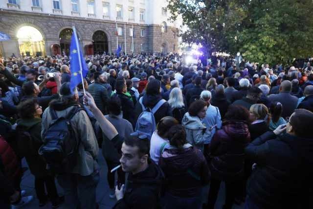 Протест срещу Радев и Йотова! „Вашият мир е капитулация, вашата дипломация – изолация“