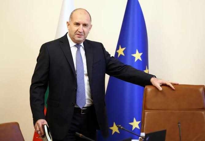 Радев обвини български евродепутати в манипулации заради резолюцията за Черно море