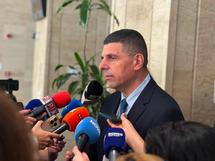 Мирчев гласува и атакува властта за АМ „Струма“ : Дадени са 108 млн. евро за 2,7 км