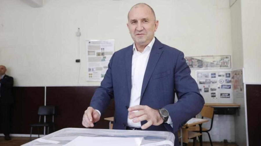 Румен Радев за свалените сатирични страници: „С хумор, сатира и забава не се занимаваме“